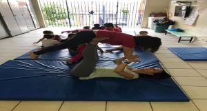 AULA DE YOGA PARA OS ALUNOS DO PROFIC